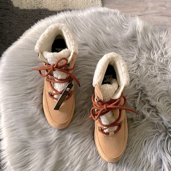 Sorel Women’s Cozy Evie laced up Ankle Boot - Picture 2 of 6